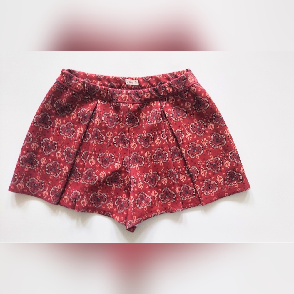 Hollister Pleated Shorts Tapestry Print Maroon Red Size Medium